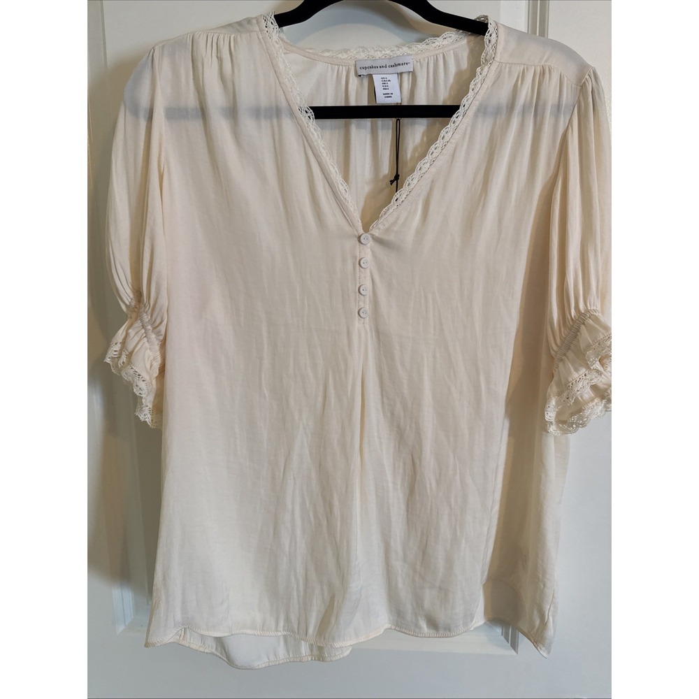Cupcakes And Cashmere Romantic Flowy Boho Peasant Top Cream Sz Large Poetic